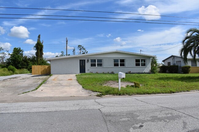 Primary Photo - "Spacious 4-Bedroom Retreat in Panama City...