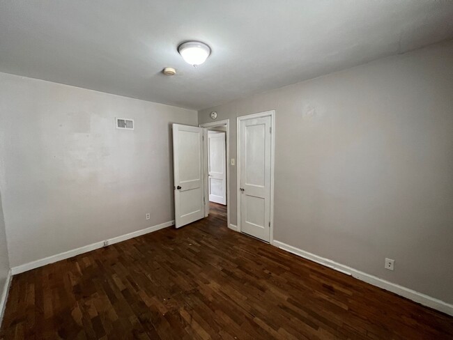 Building Photo - 4 Bedroom Duplex, ACROSS from KSU! Preleas...