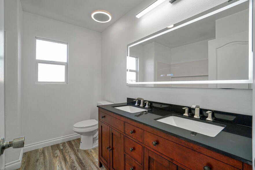 Building Photo - 3500 Desert Oak Dr