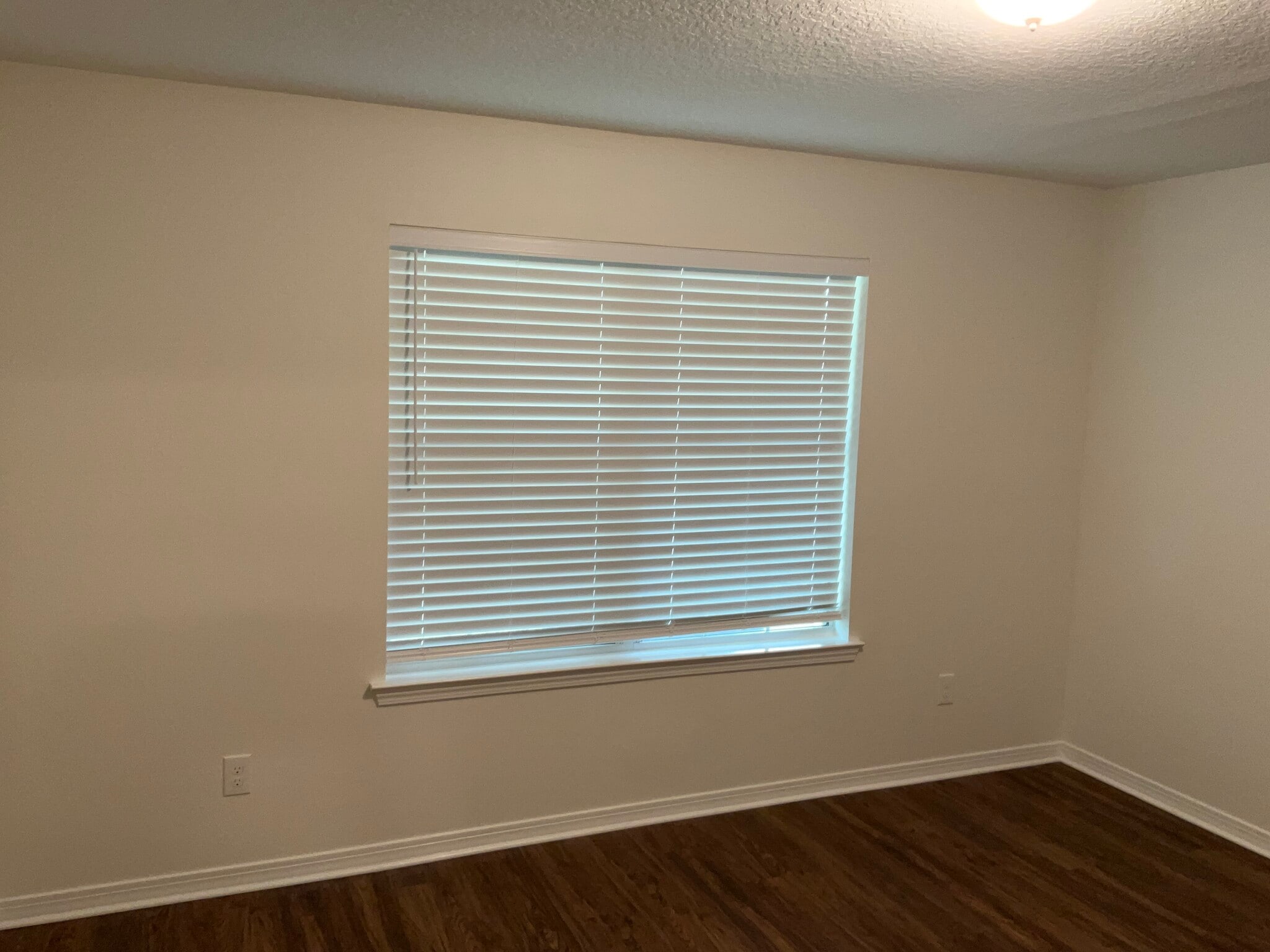 Building Photo - 3256 Silverado Cir