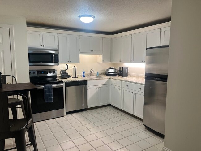 Building Photo - 402 White Cedar Blvd