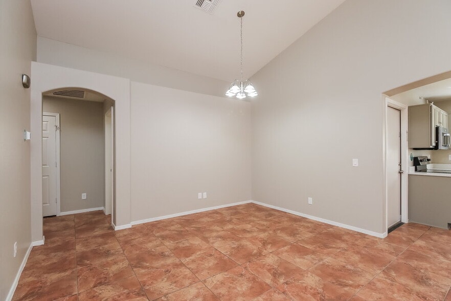 Building Photo - 1604 S 80th Ln