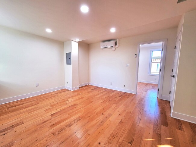 Building Photo - Beautiful fully renovated  2 bedroom available in Fairmount area!