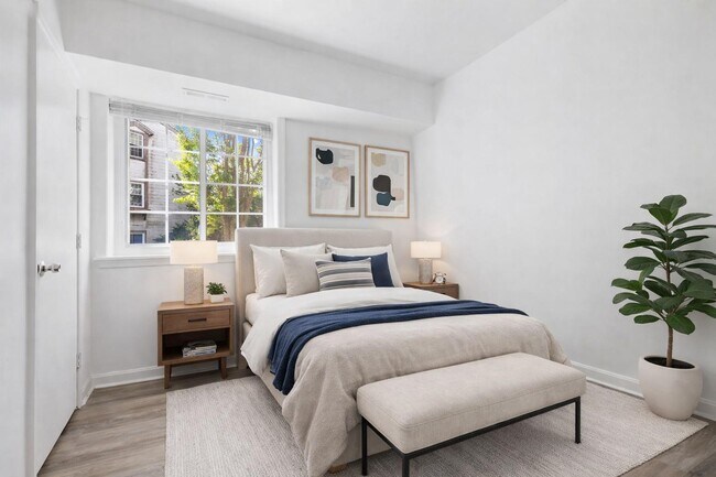 Building Photo - 6910 Victoria Dr