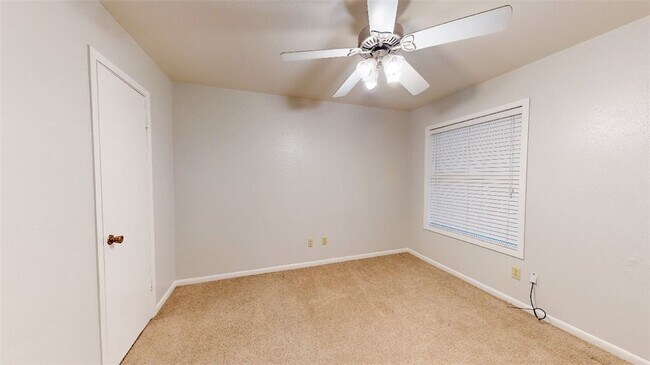 Building Photo - 1326 Airline Dr