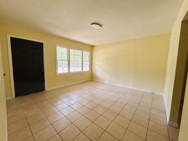 Building Photo - 6804 Anders Dr