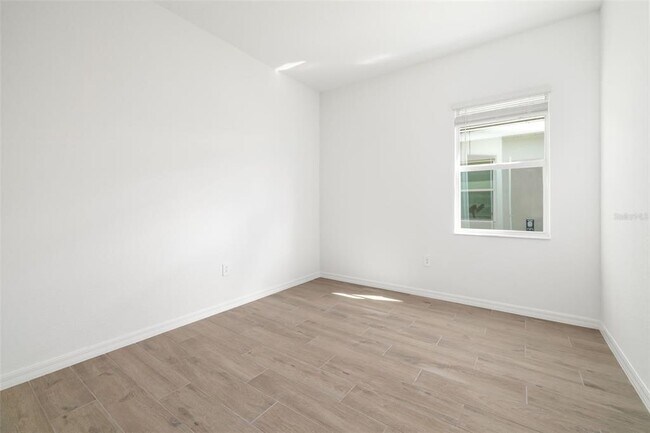 Building Photo - 5604 Lightning Whelk Ln