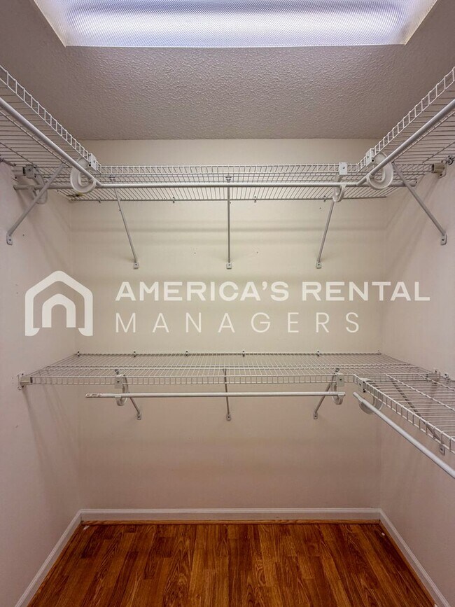 Building Photo - Inverness Area Living: Utilities Included plus Pool Access