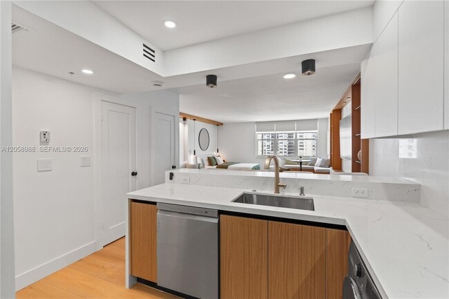 Building Photo - 2501 S Ocean Dr
