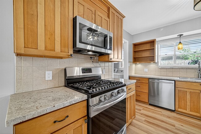 Building Photo - 2107 Briargreen Dr