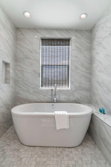 Building Photo - 3737 Bienville Ave