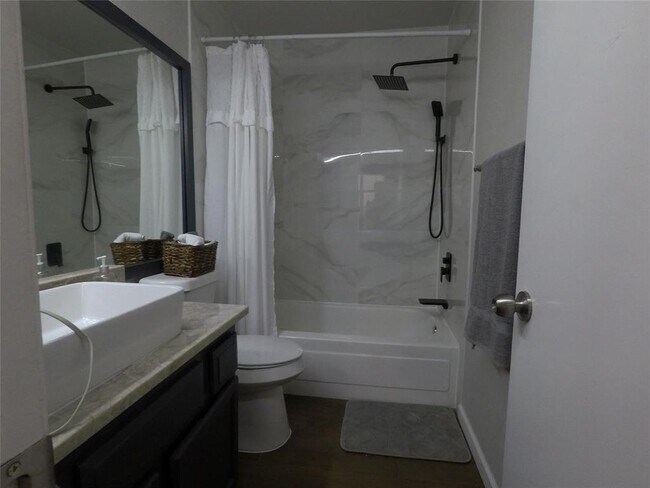 Building Photo - 16326 Tiburon Way