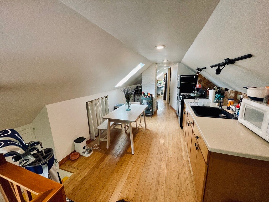 Building Photo - 1701 Taylor St NE