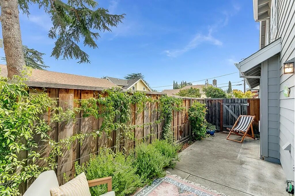 Building Photo - 117 E Rincon Ave