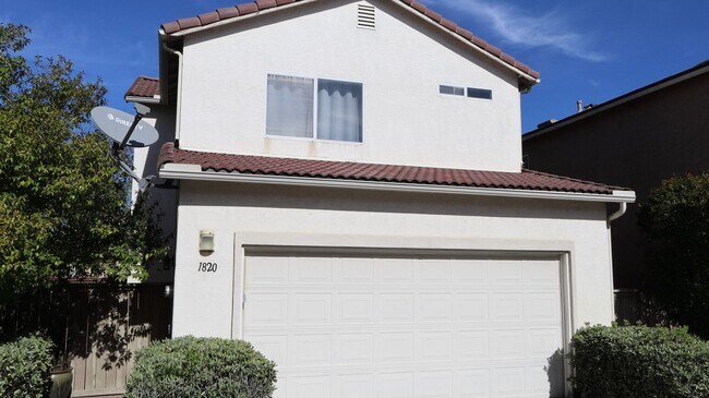 Building Photo - 1820 San Sebastian Ave