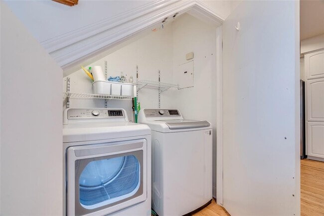 Building Photo - 512 E 49th St