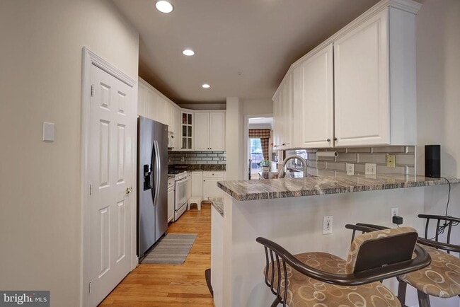 Building Photo - 1200 Treasure Oak Ct
