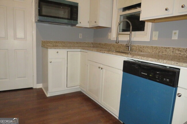 Building Photo - 1105 Hampton Rd