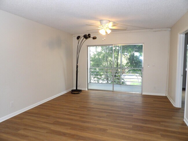 Building Photo - 1638 Embassy Dr