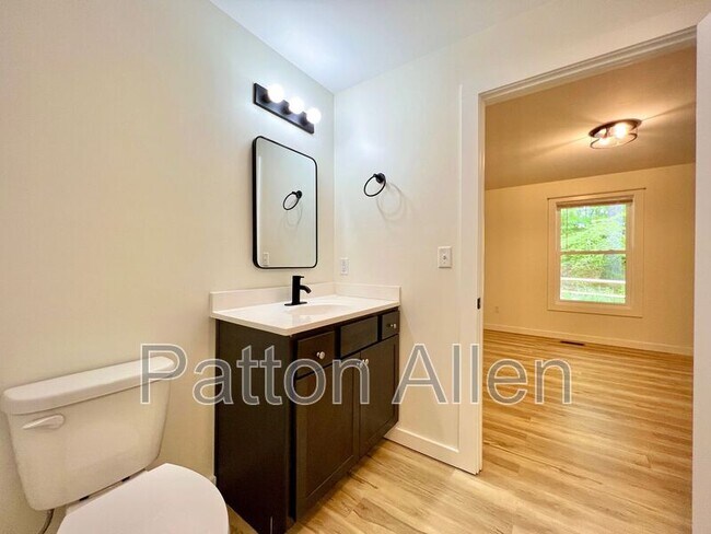 Building Photo - 121 Justus Acrs Dr
