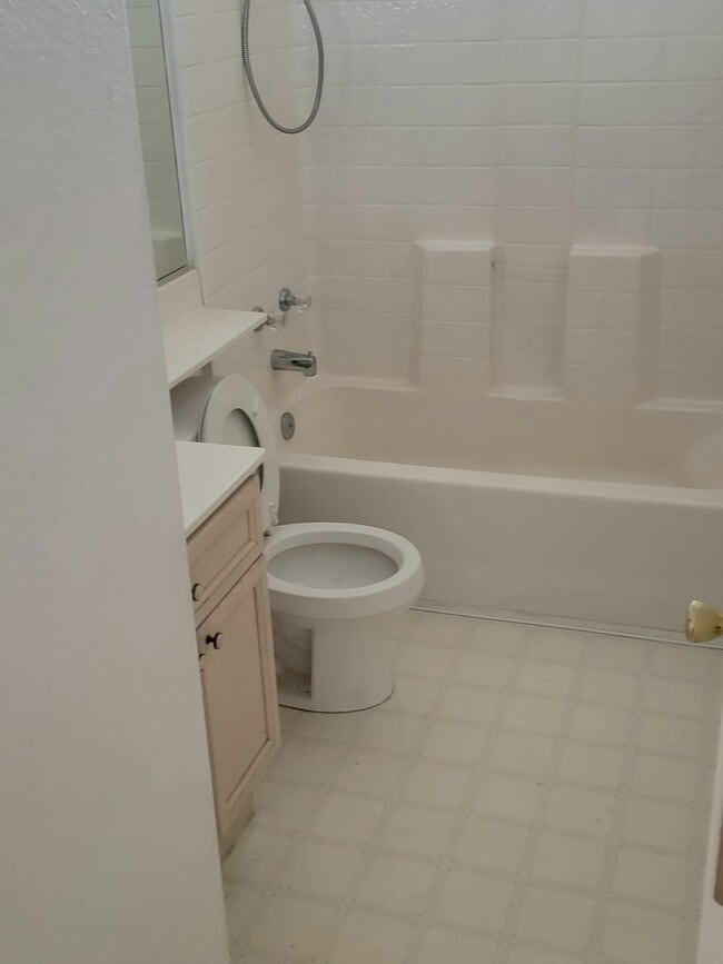 Building Photo - 5122 W 11th St