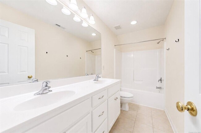 Building Photo - 3948 Penzance Pl