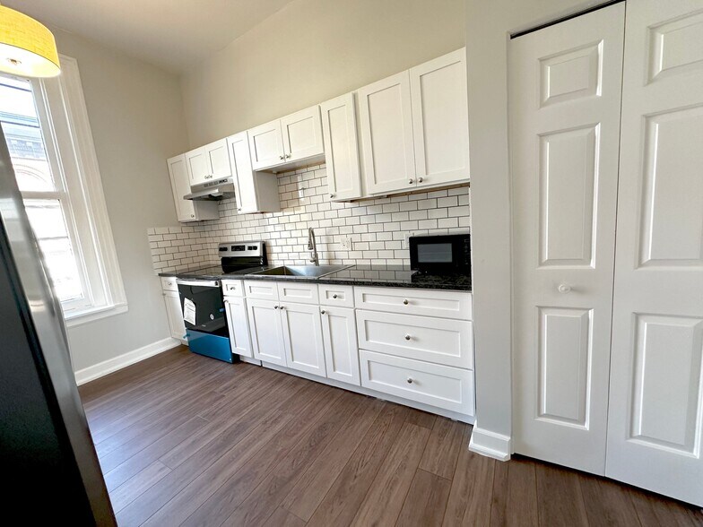 Building Photo - 234 Locust St