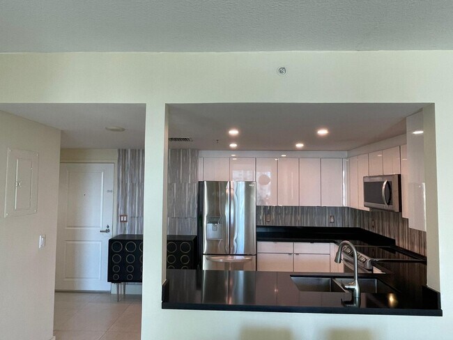 Building Photo - 1250 S Miami Ave