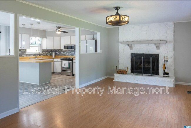 Building Photo - 115 Valley Ln
