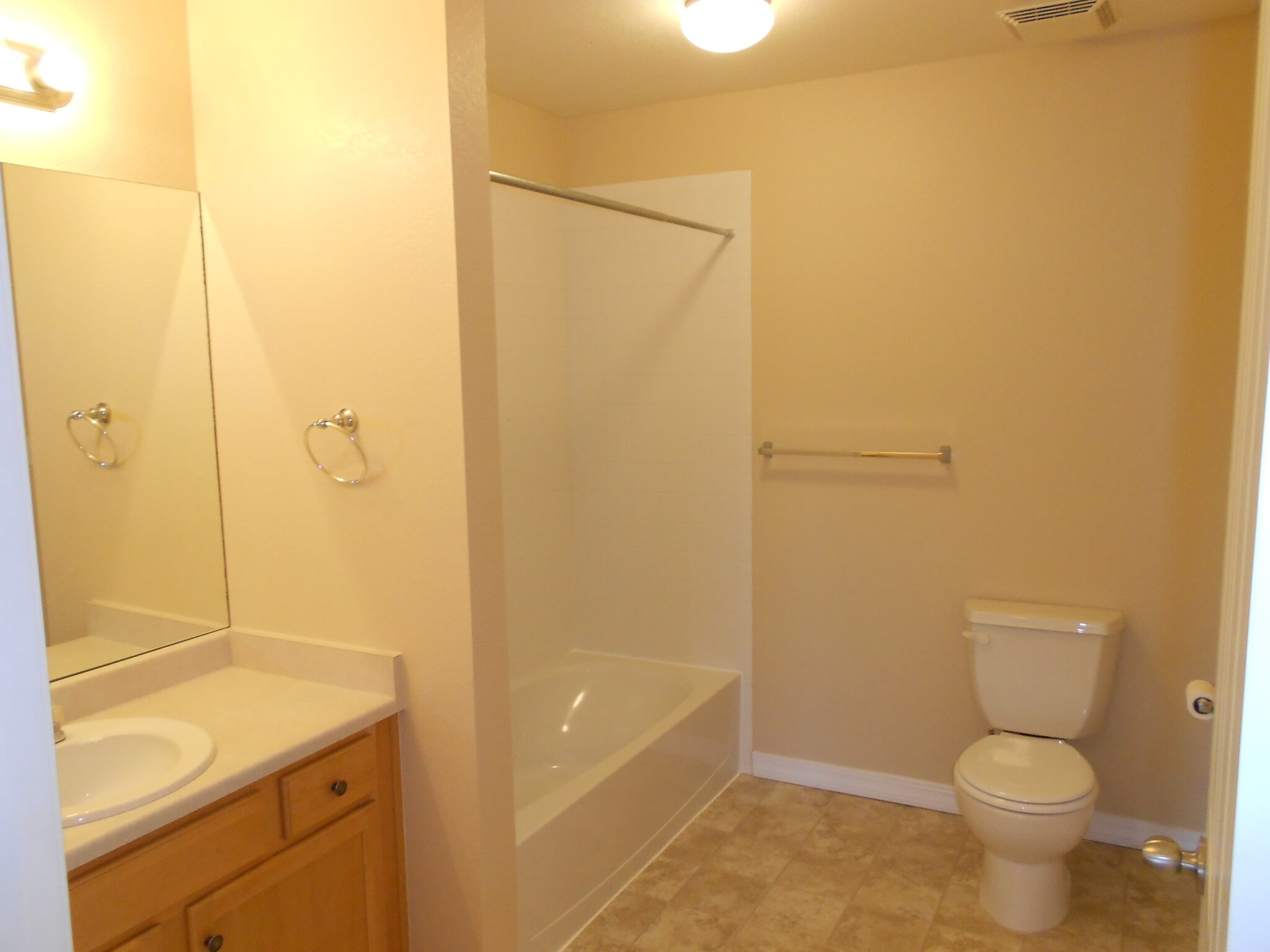 Building Photo - 2450 Windrow Dr