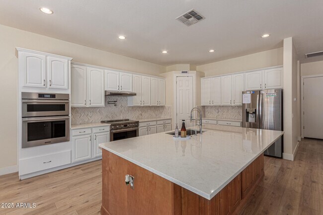 Building Photo - 4978 E Karsten Dr