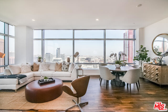 Building Photo - 900 W Olympic Blvd