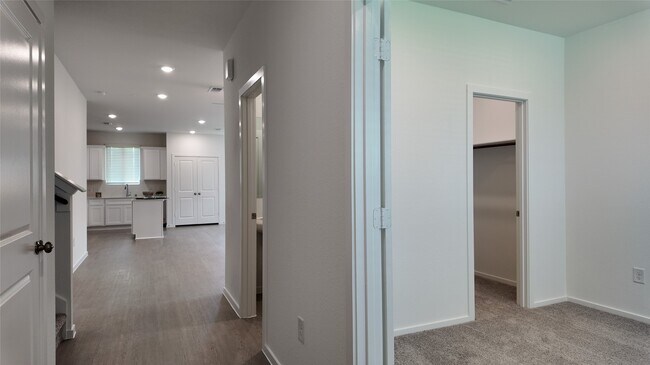 Building Photo - 15035 Rustic Moon Rd