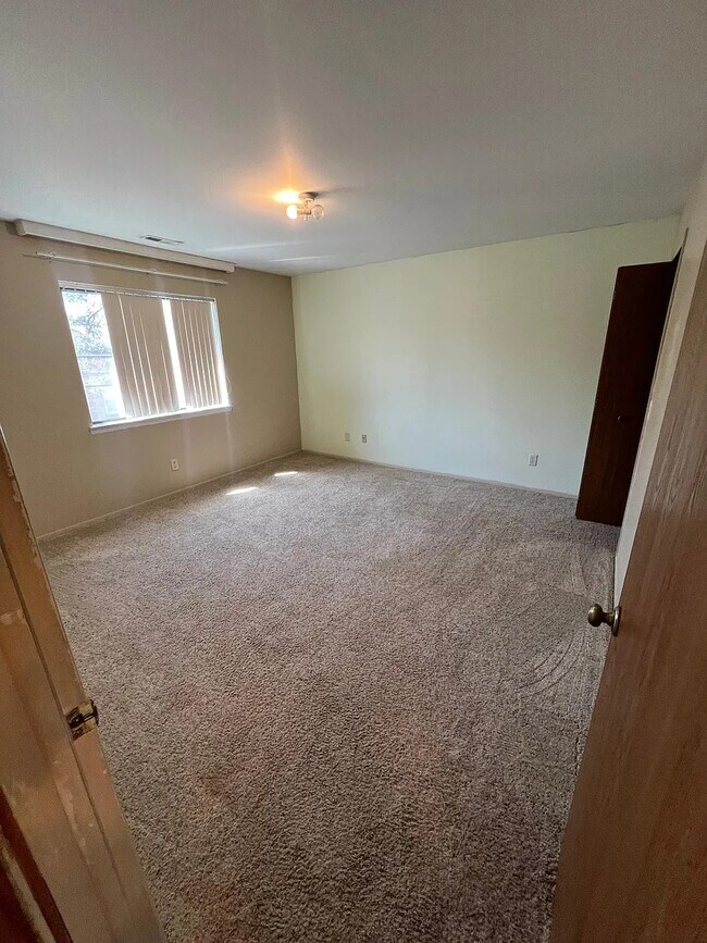 Building Photo - 4652 E 10 Mile Rd