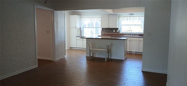 Building Photo - 4397 Harbor Hills Dr