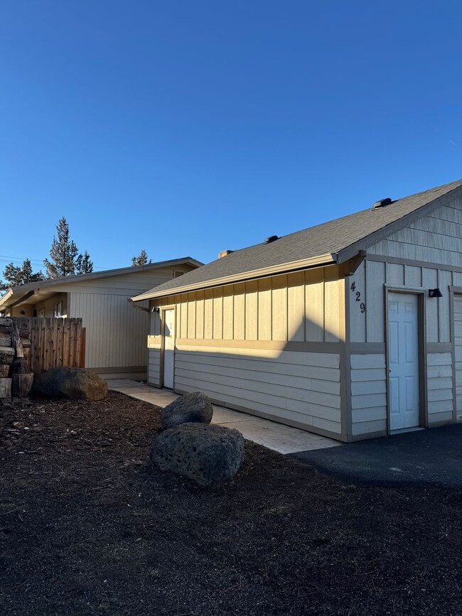 Primary Photo - Home In Sisters Mountain Views