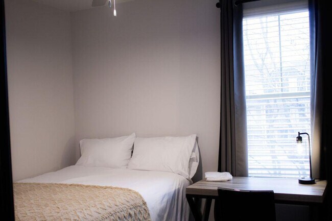 Building Photo - 1439 N Telluride St