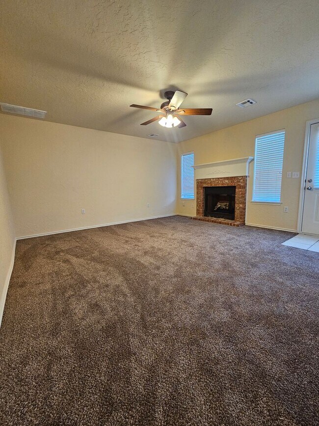 Building Photo - 867 Rambling Oaks Dr