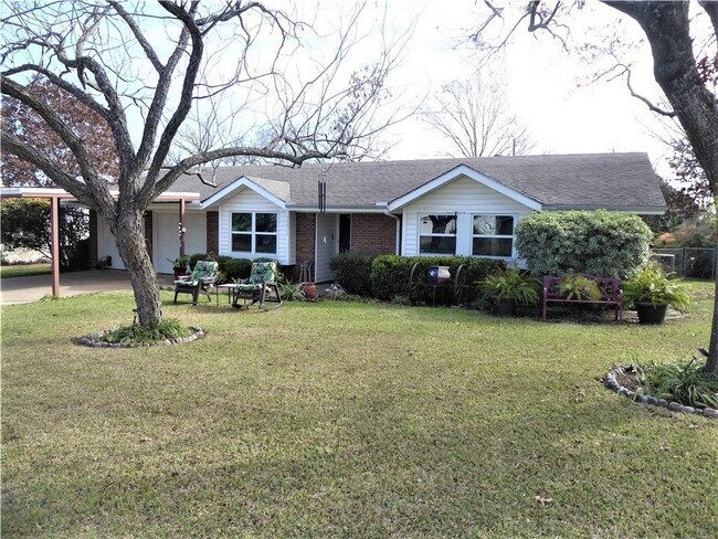 Primary Photo - 11511 N Oaks Dr