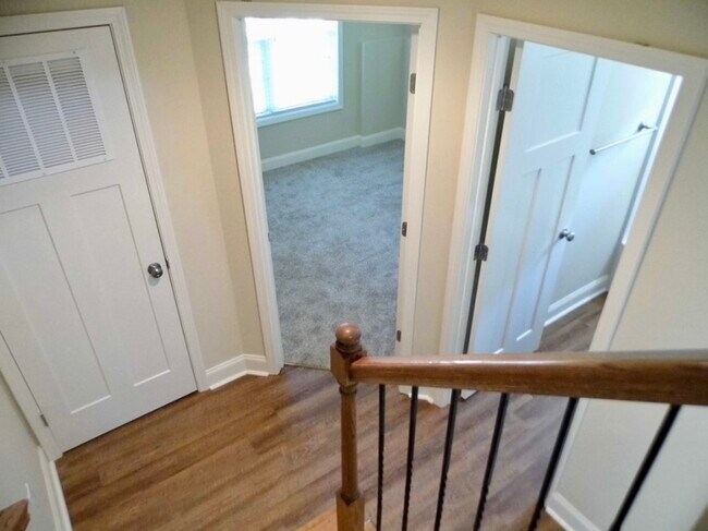 Split bedroom design - 2312-B Belle Ave NE