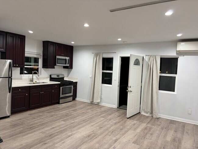 Building Photo - 14260 McCormick St