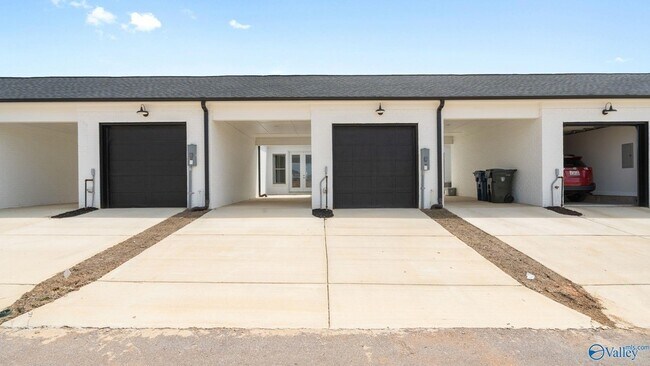 Building Photo - 329 Hay Rake Dr