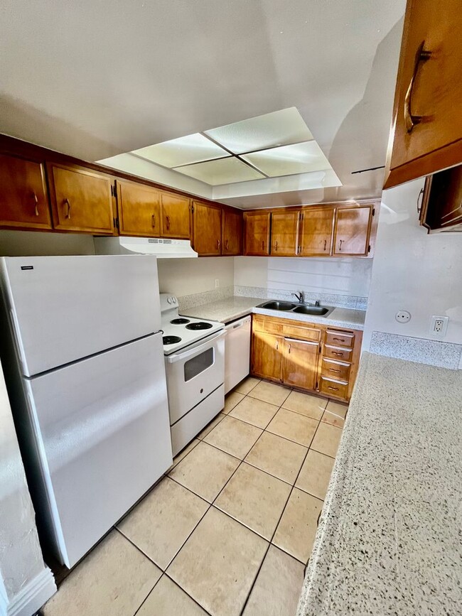 Building Photo - 7555 Linda Vista Rd