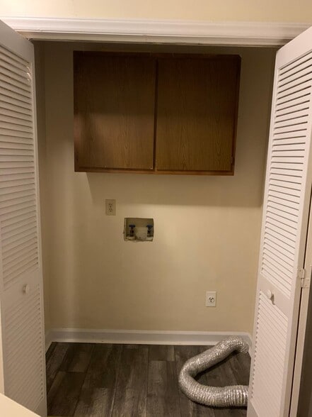 Laundry closet - 1417 Cherrycrest Dr