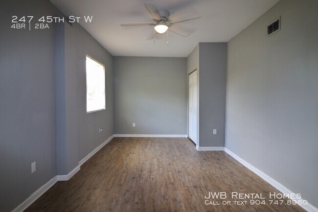 Building Photo - 247 W 45th St