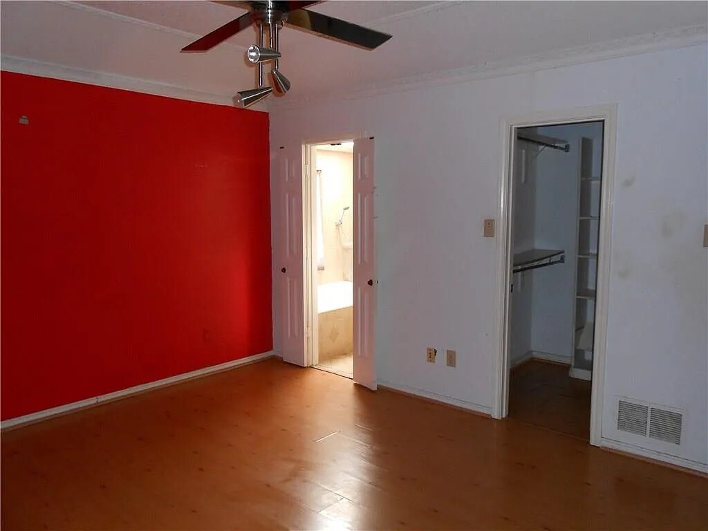 Building Photo - 4932 Longwood Ct