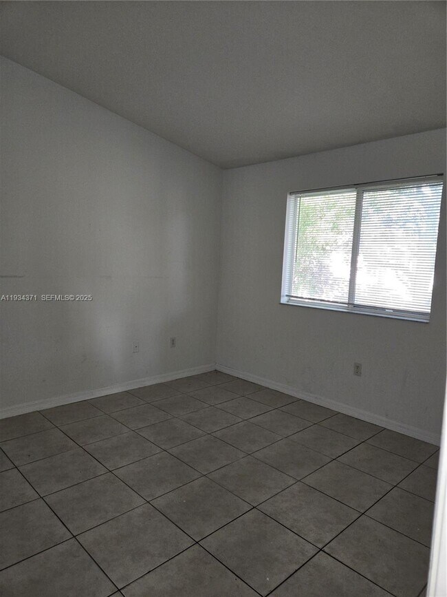 Building Photo - 1261 SE 29th St