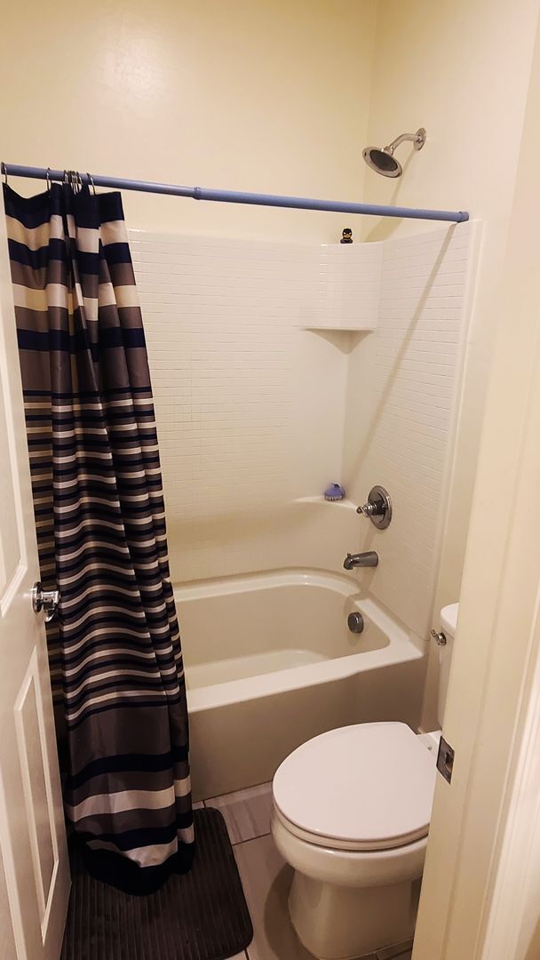 Building Photo - Like new 4-bedroom with Teen suite & Commu...