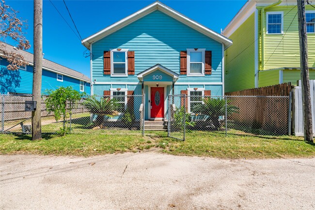 Primary Photo - 909 32nd St