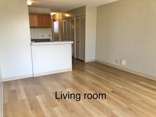 Building Photo - Citron Villa, 1 bdrm, 1 bath, 1 covered pk...